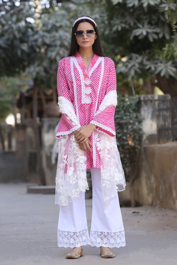 SHORT LEHERIYA KURTA WITH NET DUPATTA AND PANTS