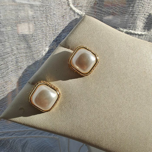 STONE PEARL STUDS GOLD