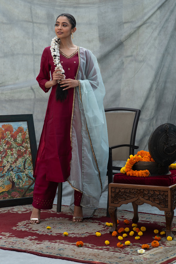 MAROON KURTA SET WITH BLUE DUPATTA