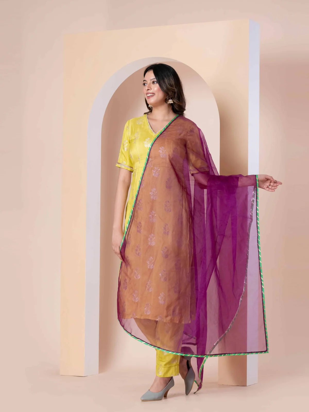 Green Jacquard Kurta Set With Organza Dupatta