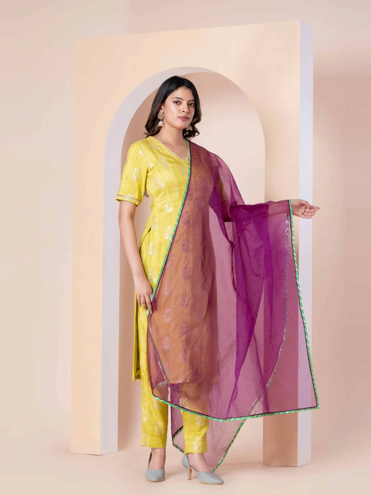 Green Jacquard Kurta Set With Organza Dupatta