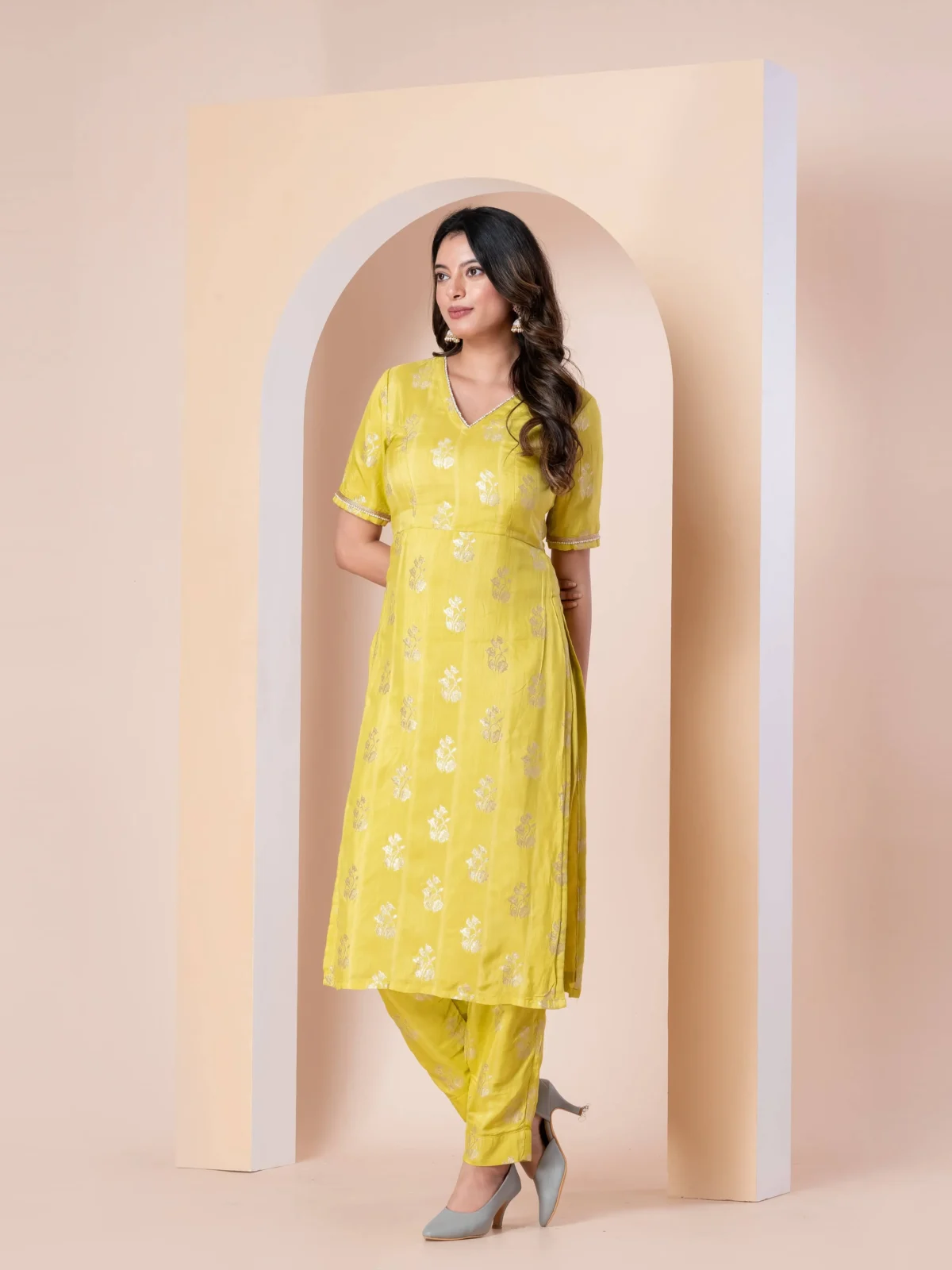 Green Jacquard Kurta Set With Organza Dupatta