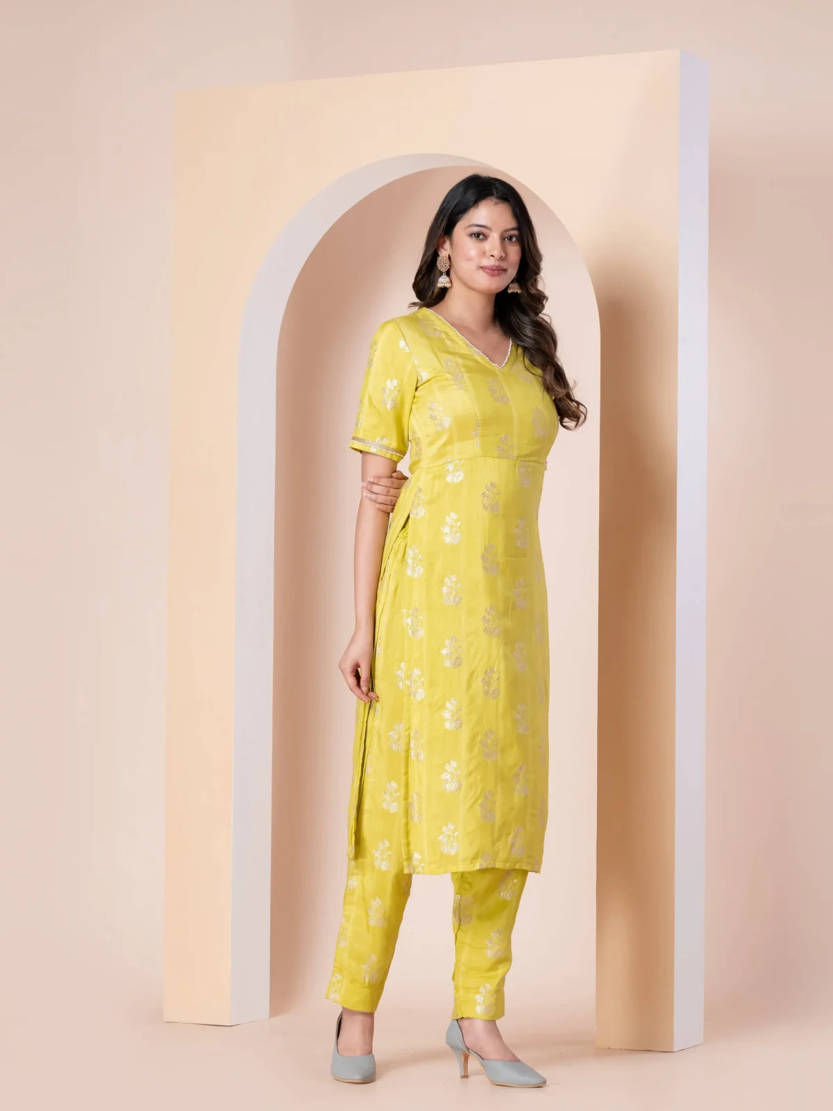 Green Jacquard Kurta Set With Organza Dupatta