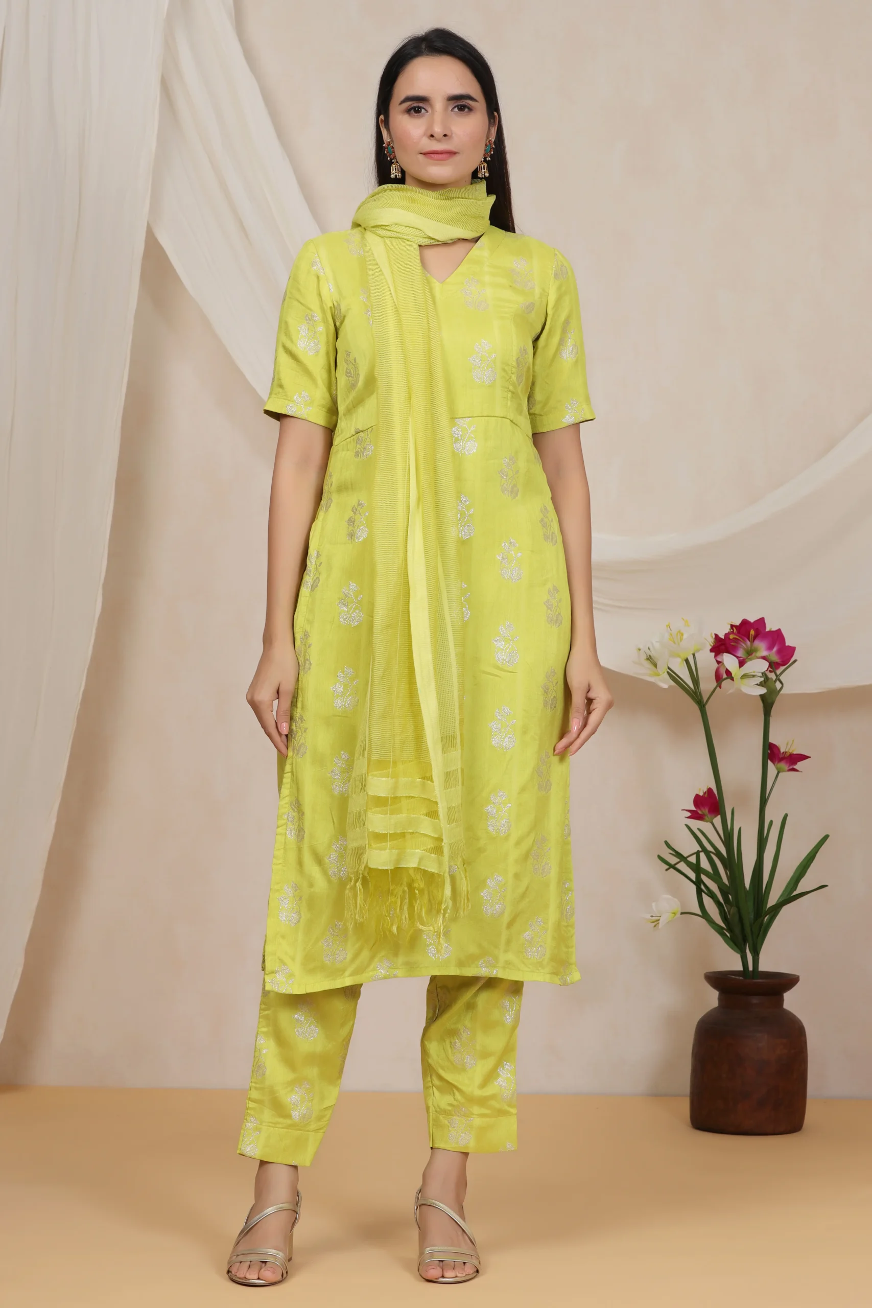 Green Jacquard Kurta Set With Organza Dupatta